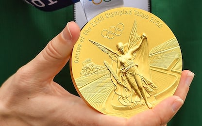 Olimpiadi, medaglia d'oro morsa da un sindaco: sarà sostituita