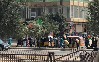 Protesta per le strade di Kabul dopo il ritorno al potere dei talebani