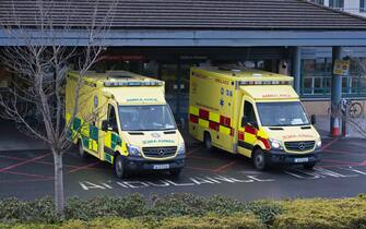 epa08933024 Emergency ambulances pictured at an Accident and Emergency Department of a Dublin City Hospital,  in Dublin, Ireland, 12 January 2021. Ireland is currently witnessing a enormous surge of COVID-19 cases after the Christmas season.  EPA/STR