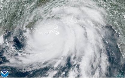 Usa, l’uragano Nicholas ha toccato terra: mareggiate in Texas