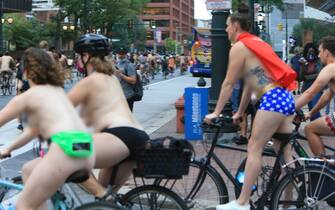 2021 Naked bike in downtown Philadelphia.



Pictured: GV,General View

Ref: SPL5249716 280821 NON-EXCLUSIVE

Picture by: William T Wade Jr / SplashNews.com



Splash News and Pictures

USA: +1 310-525-5808
London: +44 (0)20 8126 1009
Berlin: +49 175 3764 166

photodesk@splashnews.com



World Rights,