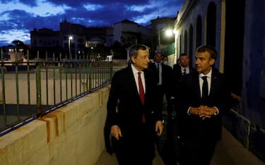 epa09443874 French President Emmanuel Macron (R) and Italian Prime Minister Mario Draghi walk before a dinner in Marseille, France, 02 September 2021.  EPA/LUDOVIC MARIN / POOL  MAXPPP OUT