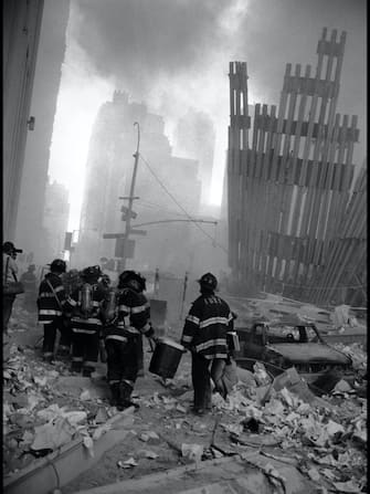 USA. New York City. September 11, 2001. Firemen go into Ground Zero shortly after the collapse of the World Trade Center towers.

Contact email:
New York : photography@magnumphotos.com
Paris : magnum@magnumphotos.fr
London : magnum@magnumphotos.co.uk
Tokyo : tokyo@magnumphotos.co.jp

Contact phones:
New York : +1 212 929 6000
Paris: + 33 1 53 42 50 00
London: + 44 20 7490 1771
Tokyo: + 81 3 3219 0771

Image URL:
http://www.magnumphotos.com/Archive/C.aspx?VP3=ViewBox_VPage&IID=2K7O3RK4XQO&CT=Image&IT=ZoomImage01_VForm