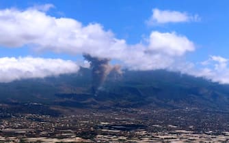 epa09476562 A handout photo made available by the Emergency Services 112 of the Canary islands shows smoke rising to the sky from the volcanic eruption in El Paso, La Palma, Canary islands, Spain, 19 September 2021. The area registered hundreds of small earthquakes along the week as magma pressed the subsoil on its way out. Regional authorities started to evacuate locals with mobility issues hours before the eruption took place.  EPA/HO Emergency Services 112 Canary HANDOUT   IMAGE TO BE USED ONLY IN RELATION TO THE STATED EVENT (MANDATORY CREDIT) HANDOUT EDITORIAL USE ONLY/NO SALES