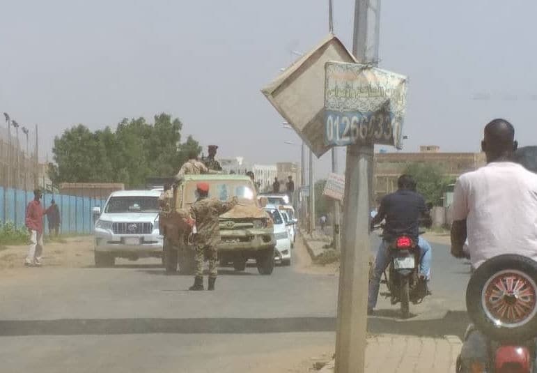 Militari per le strade di Khartoum dopo il tentato golpe Militari per le strade di Khartoum dopo il tentato golpe