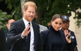 Meghan Markle “manca di rispetto” alla regina Elisabetta e alla famiglia reale: “non sono un suo fan”. Donald Trump torna ad attaccare la duchessa di Sussex, per la quale non ha mai nascosto la sua antipatia