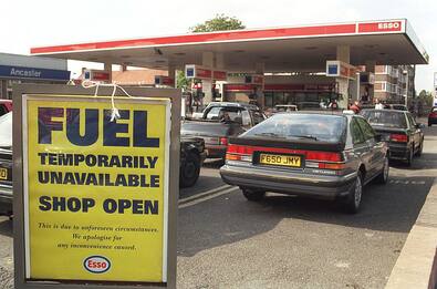 UK, senza benzina le stazioni di servizio: si valuta uso dei militari