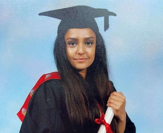 Insegnante di 28 anni uccisa, organizzate fiaccolate nel Regno Unito