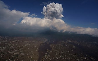epa09483993 An aerial view shows the volcano erupting in El Paso, La Palma, Canary Islands, Spain on 23 September 2021, during the fifth day of activity. The Cumbre Vieja volcano began to erupt in Rajada Mountain in the municipality of El Paso on 19 September. The area had registered hundreds of small earthquakes along the week as magma pressed the subsoil on its way out, urging the regional authorities to evacuate locals before the eruption took place.  EPA/RAMON DE LA ROCHA / POOL