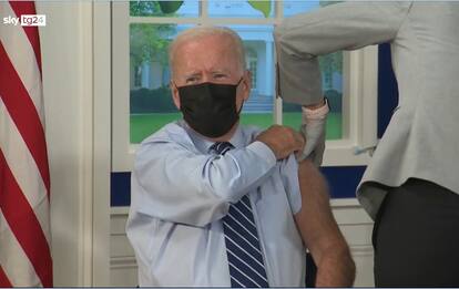 Stati Uniti, Biden riceve terza dose di vaccino in diretta tv. VIDEO