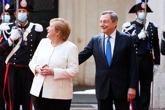 Prime Minister Mario Draghi (r)  welcomes German Chancellor Angela Merke at Chigi Palace in Rome, Italy, 07 October 2021.
ANSA/POOL/Roberto Monaldo / LaPresse