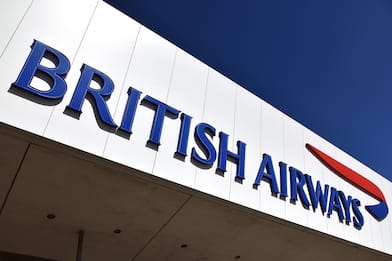 British Airways dà addio a "signore e signori": userà un saluto neutro