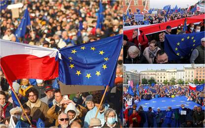Polonia, gli antisovranisti in piazza con lo slogan “Io resto in Ue”