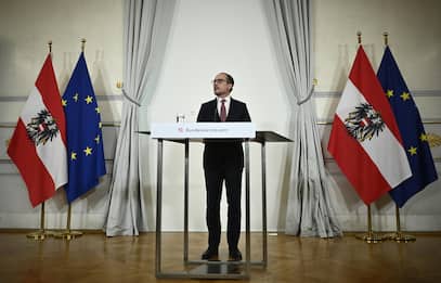 Austria, il cancelliere Schallenberg annuncia le dimissioni