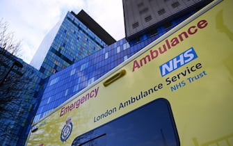 epa08922680 An ambulance outside a hospital in London, Britain, 06 January 2021. Britain's national health service (NHS) is coming under sever pressure as Covid-19 hospital admissions continue to rise across the UK.  EPA/ANDY RAIN