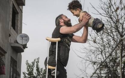 Papà e figlio mutilati da guerra Siria arrivati in Italia con famiglia