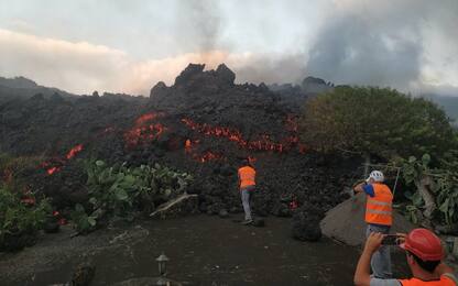 Canarie, vulcano di La Palma ancora attivo: gigantesca fontana di lava