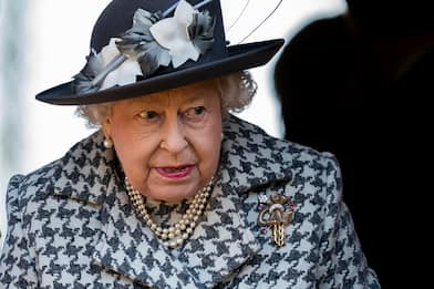 Gran Bretagna, la regina costretta al riposo per almeno 2 settimane
