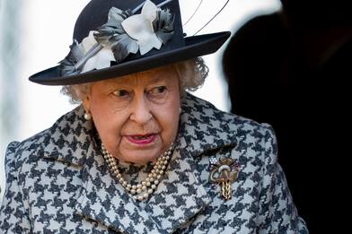 Gran Bretagna, la regina costretta al riposo per almeno 2 settimane
