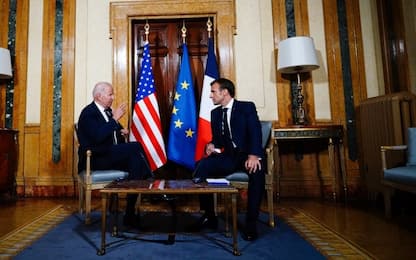 Accuse di genocidio a Russia, Macron: non aiutano la pace