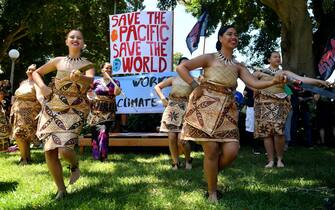 Matavai danzano alla manifestazione per il clima di Sydney, in Australia