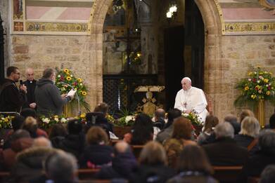 Papa Francesco ad Assisi: "Restituire dignità con lavoro"