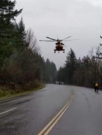 Frame from AFP video on ANSA website - Bad weather in Canada, floods and landslides in British Columbia A helicopter rescues a group of motorists stranded on the road between Hope and Agassiz