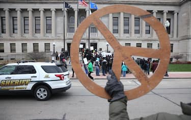 KENOSHA, WISCONSIN - NOVEMBER 18: Demonstrators gather outside of the Kenosha County Courthouse as the jury deliberates for a third day in the trial of Kyle Rittenhouse on November 18, 2021 in Kenosha, Wisconsin. Rittenhouse, a teenager, faces homicide charges and other offenses in the fatal shootings of Joseph Rosenbaum and Anthony Huber and for shooting and wounding of Gaige Grosskreutz during unrest in Kenosha that followed the police shooting of Jacob Blake in August 2020.   Scott Olson/Getty Images/AFP
== FOR NEWSPAPERS, INTERNET, TELCOS & TELEVISION USE ONLY ==