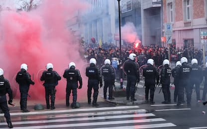 Bruxelles, scontri durante protesta contro le misure anti-Covid. FOTO