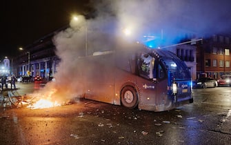 THE HAGUE, NETHERLANDS - NOVEMBER 20: Anti-riot forces clear the streets of The Hague as riots erupt amid new Corona virus restrictions on November 20, 2021 in The Hague, Netherlands. (Photo by Pierre Crom/Getty Images)