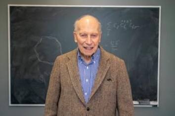 Stati Uniti, a 89 anni realizza il suo sogno e si laurea in Fisica