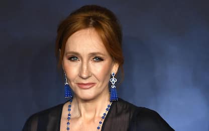 J.K. Rowling: “Ricevute minacce di morte per polemica transgender”