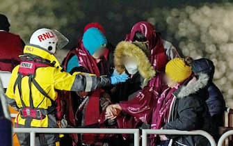 After shipwreck in the Channel, two more boats with 40 migrants in Dover.  France-UK clash