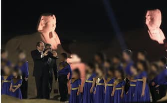 EGYPT MONUMENT AVENUE OF SPHINXES epa09602998 Egyptian President Abdel Fattah al-Sisi (C-L) attends the opening ceremony of the Avenue of Sphinxes at the ancient Temple of Luxor, in Luxor, Egypt, 25 November 2021. The 3,000-year-old Avenue of Sphinxes (El Kebbash Road) was opened to the public with a grand ceremony. EPA/KHALED ELFIQI