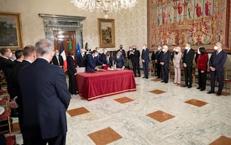 Il consigliere militare del Presidente della Repubblica Sergio Mattarella con Emmanuel Macron, Presidente della Repubblica francese e Mario Draghi durante la firma del“Trattato per una cooperazione bilaterale rafforzata”
(foto di Francesco Ammendola - Ufficio per la Stampa e la Comunicazione della Presidenza della Repubblica)