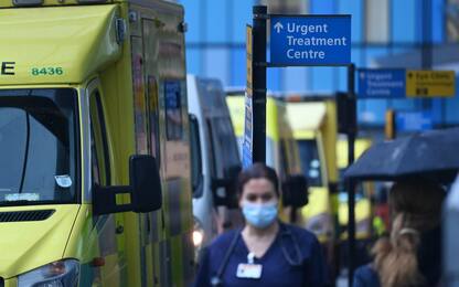 Influenza e Covid, nel Regno Unito ospedali sotto pressione