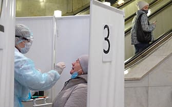 epa09561269 A woman undergoes COVID-19 testing at a 'coronavirus express test point' in a Metro during coronavirus pandemic in Moscow, Russia, 03 November 2021. Over the past 24 hours, 40,443 cases of the coronavirus infection have been detected in Russia. Authorities approved non-working week from 28 October to 07 November in Russia to curb the fast spreading of coronavirus infection. Restrictions are also put in place during the non-working week, such as the closure of shopping malls, beauty salons, fitness centers and car services but pharmacies, hospitals, food stores, museums and theaters will stay open. Cafes and restaurants will only be open for takeout and delivery orders.  EPA/MAXIM SHIPENKOV