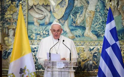 Papa Francesco in Grecia: "La morte va accolta, non somministrata"