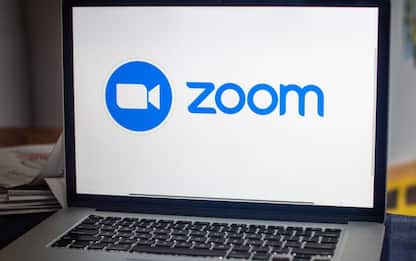 Zoom annuncia 1300 licenziamenti e tagli ai bonus aziendali