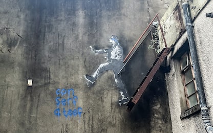 Spunta murales a Swansea in Galles, potrebbe essere di Banksy? FOTO