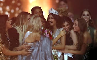 epa09639611 Miss India Harnaaz Sandhu (C) is congratulated by contestants after being crowned Miss Universe during the Miss Universe 2021 pageant in Eilat, Israel, 13 December 2021. Contestants from 80 countries and territories have been selected to compete in the Miss Universe 2021 pageant, held in the Red Sea resort of Eilat, Israel.  'Miss Universe 2020' Andrea Meza from Mexico will crown her successor at the end of the show.  EPA/ATEF SAFADI