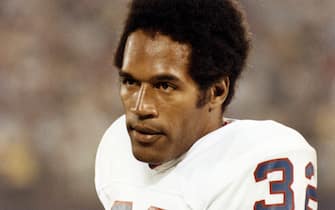 1975:  O.J. Simpson #32 of the Buffalo Bills looks on during an NFL game circa 1975.  (Photo by Robert Riger/Getty Images) 