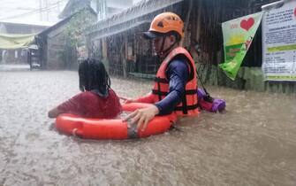 epa09644469 A handout picture made available by the Philippine Coast Guard (PCG) shows Philippine coast guard personnel conducting a rescue operation during a flood in the typhoon-hit city of Cagayan de Oro, southern Philippines, 16 December 2021. According to the state weather bureau's latest advisory on 16 December, the center of Typhoon Rai hit land in Siargao island which was packing maximum sustained winds of 185 kilometers per hour with gusts of up to 230 kilometers per hour.  EPA/PCG / HANDOUT  HANDOUT EDITORIAL USE ONLY/NO SALES