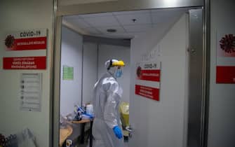 Operatore sanitario in un ospedale a Budapest