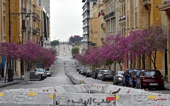 epa09112905 A street is deserted during a nationwide COVID-19 coronavirus lockdown in downtown Beirut, Lebanon, 03 April 2021. Authorities in Lebanon imposed a nationwide lockdown and a 24-hour curfew during the Easter holiday from 03 to 06 April 2021 in an effort to prevent the spread of infections.  EPA/WAEL HAMZEH