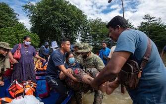 (211220) - SELANGOR, Dec. 20, 2021 (Xinhua) - Rescuers evacuated a flood victim in Shah Alam, Selangor, Malaysia, Dec. 20, 2021. Eight people have been reported dead due to severe flooding in Malaysia as of Monday, authorities in Selangor state said.  (Photo by Chong Voon Chung / Xinhua) - Chong Voon Chung - // CHINENOUVELLE_XxjpbeE007406_20211220_PEPFN0A001 / 2112201751 / Credit: CHINE NOUVELLE / SIPA / 2112201753