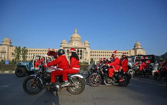 Babbi Natale in moto a Bangalore