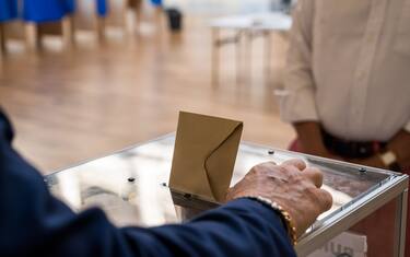 Illustration of the vote in a polling station in the 2nd district of Lyon, during for the second round of the 2021 French regional elections in France. France, Lyon on June 27, 2021//KONRADK_konrad-005/2106271020/Credit:KONRAD K./SIPA/2106271024