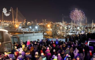 VLADIVOSTOK, RUSSIA - DECEMBER 31, 2021: New Year celebrations in Revolution Fighters Square. Yuri Smityuk/TASS (Photo by Yuri Smityuk\TASS via Getty Images)