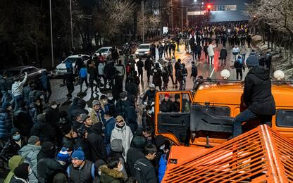 Kazakistan, proteste per caro gas: il presidente scioglie il governo